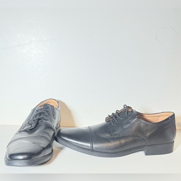 Clarks Black Leather Oxfords